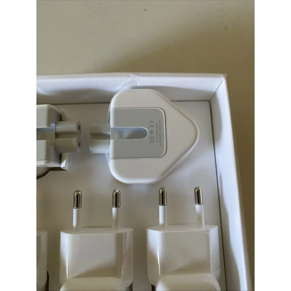 Apple World Travel Adapter Kit - White MD837AM/A